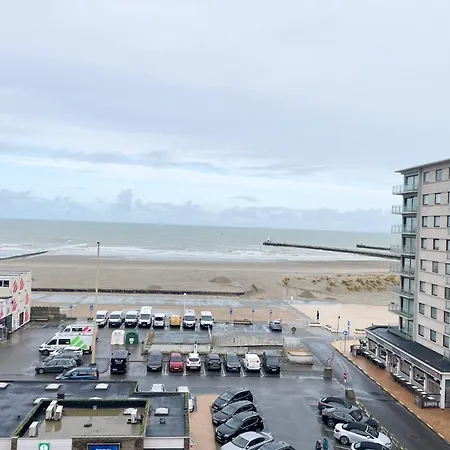 With Stunning Sea Views, Cleaning Included 아파트